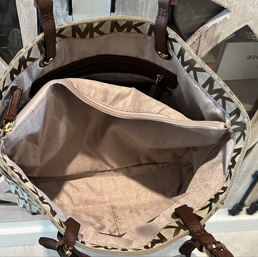 Immaculate, Like New Michael Kors Brown Monogram Canvas & Leather Tote - Picture 9 of 16